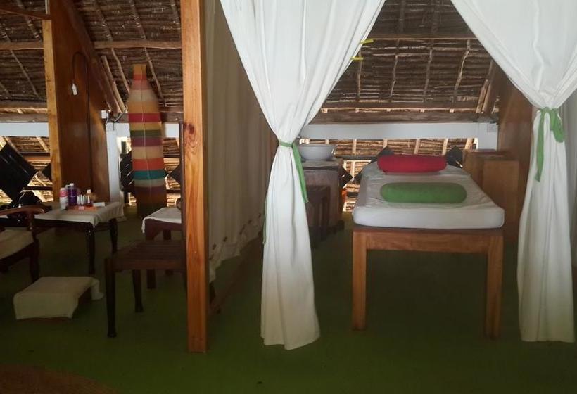 استراحتگاه Karibuni Hotel & Villas