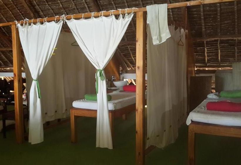 استراحتگاه Karibuni Hotel & Villas