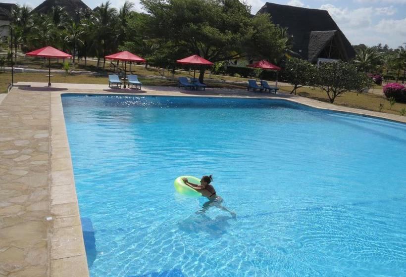 استراحتگاه Karibuni Hotel & Villas