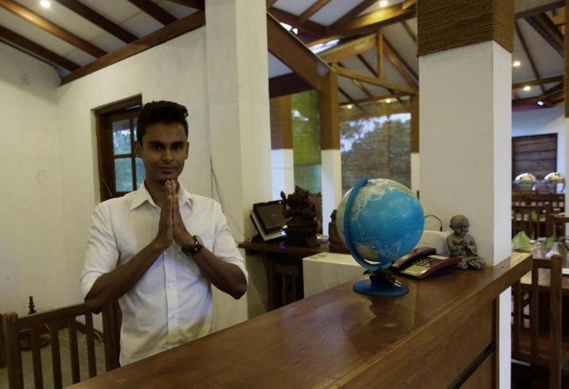 مبيت وإفطار Lario Resort