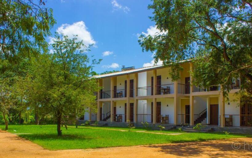 مبيت وإفطار Lario Resort