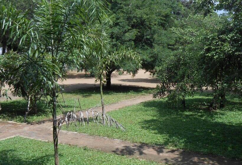 مبيت وإفطار Lario Resort