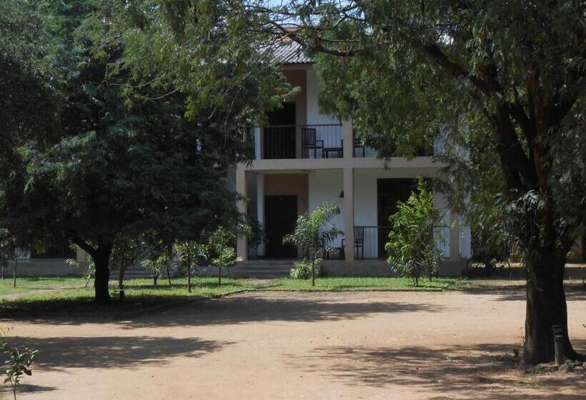 مبيت وإفطار Lario Resort