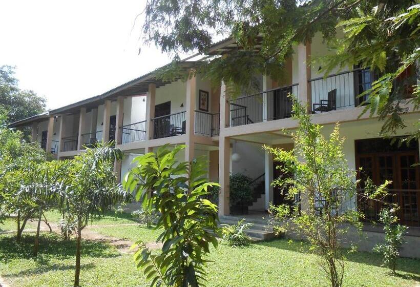 مبيت وإفطار Lario Resort