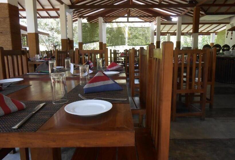 مبيت وإفطار Lario Resort