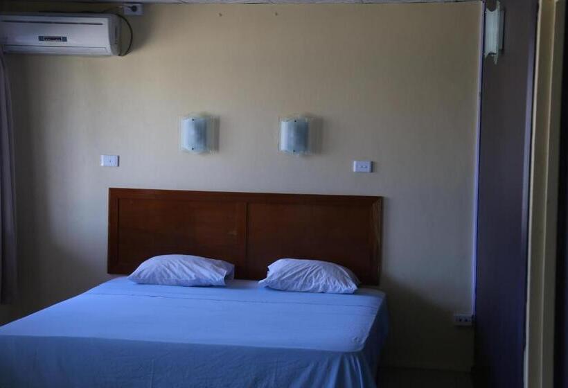 בית מלון כפרי Funworld Plaza