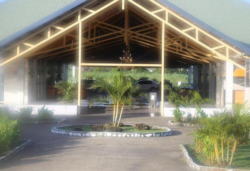 בית מלון כפרי Funworld Plaza