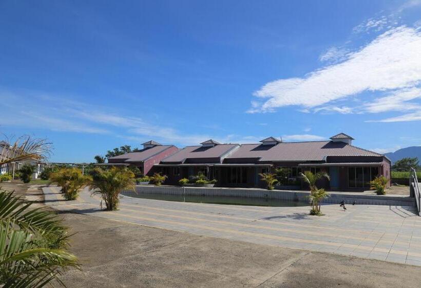 בית מלון כפרי Funworld Plaza