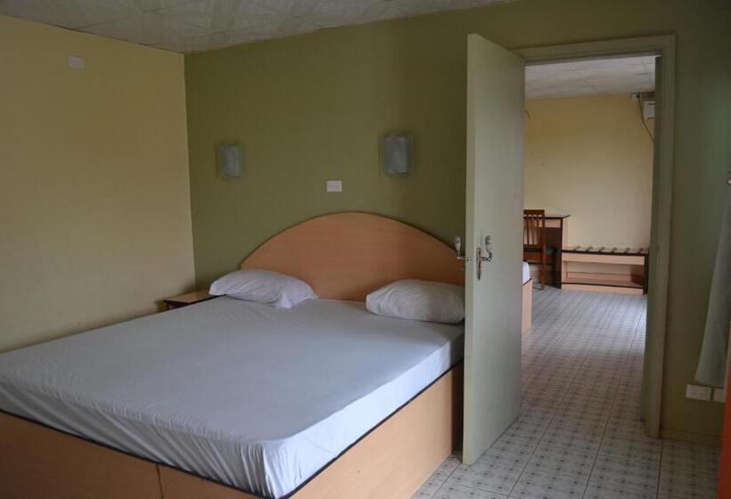 בית מלון כפרי Funworld Plaza