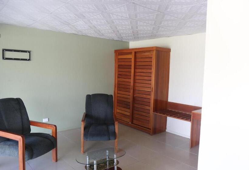 בית מלון כפרי Funworld Plaza