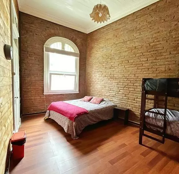 مسافرخانه La Casa Piola