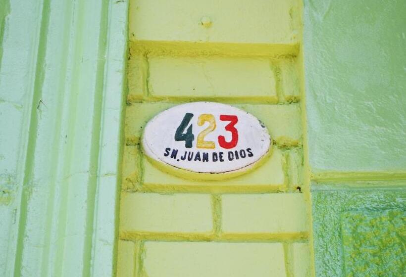 مسافرخانه La Casa Piola