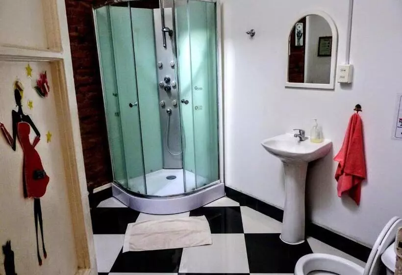 مسافرخانه La Casa Piola