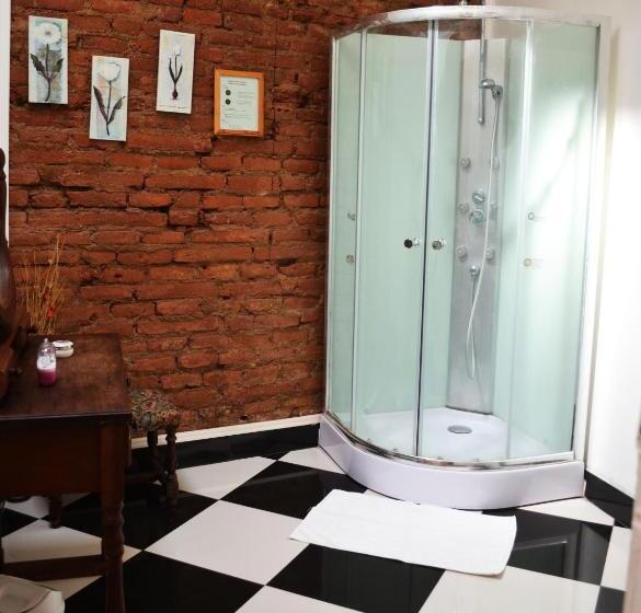 مسافرخانه La Casa Piola