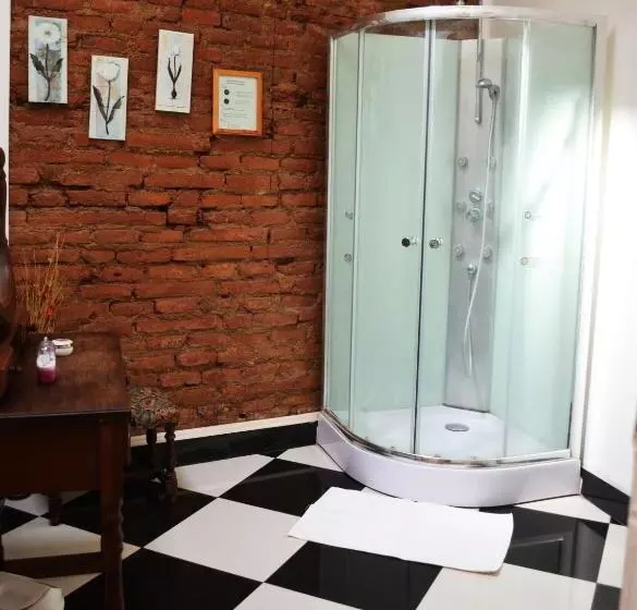 مسافرخانه La Casa Piola