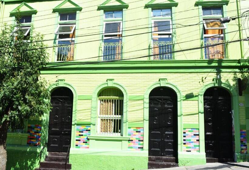 مسافرخانه La Casa Piola