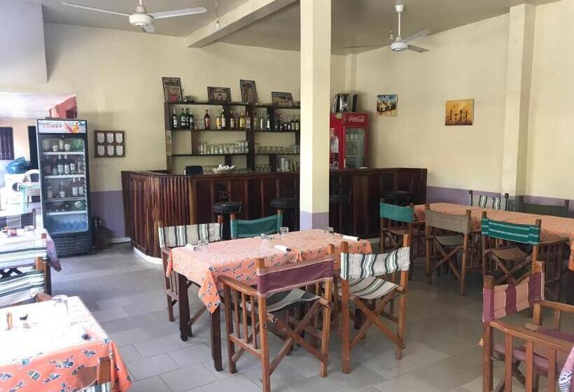 هتل A La Ficelle Du Lac Rose