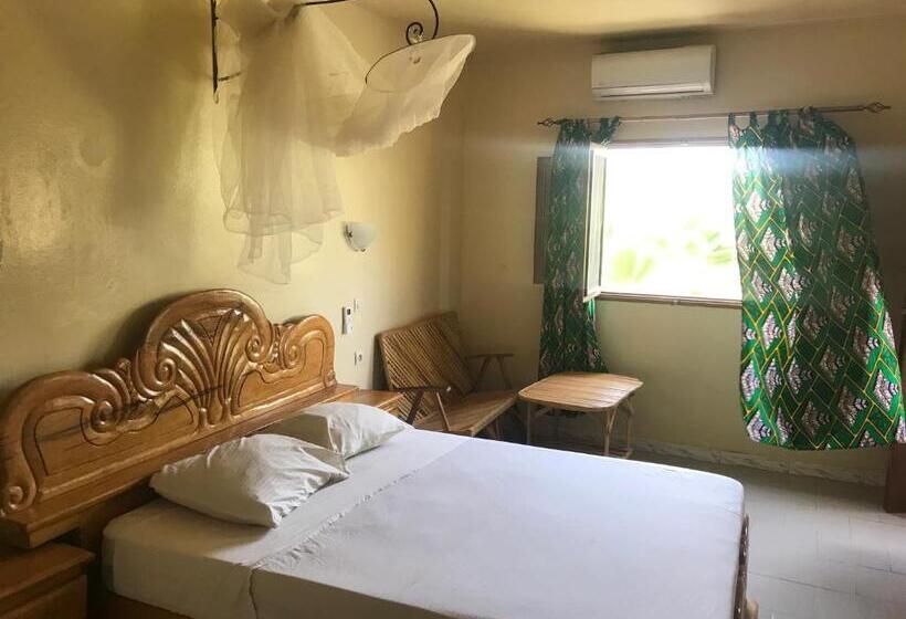 هتل A La Ficelle Du Lac Rose