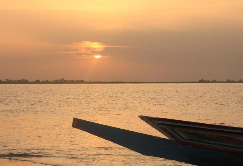 هتل A La Ficelle Du Lac Rose