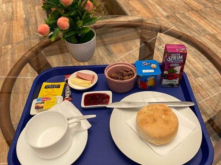 هتل Amaru Express