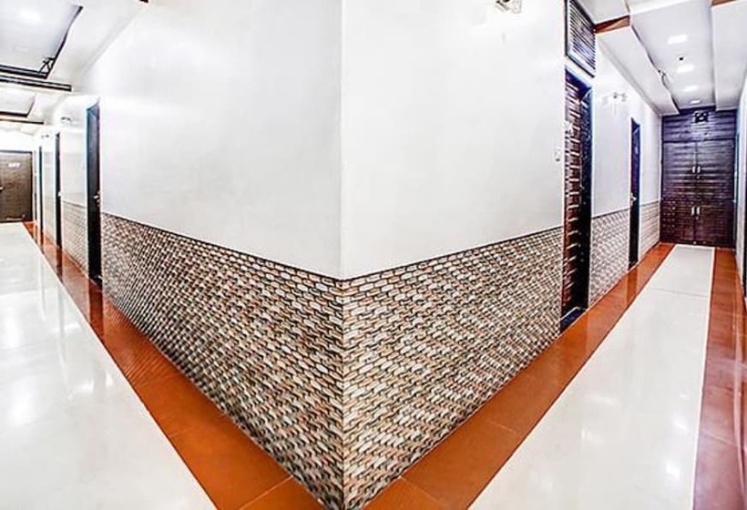 Fabhotel The Adore Palace