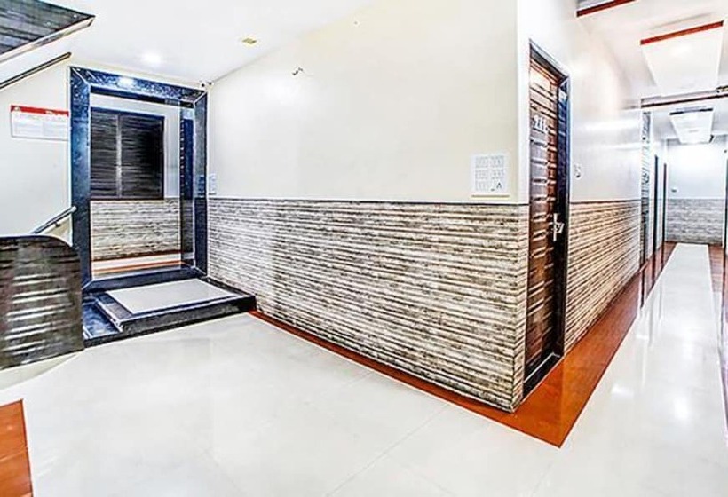 Fabhotel The Adore Palace