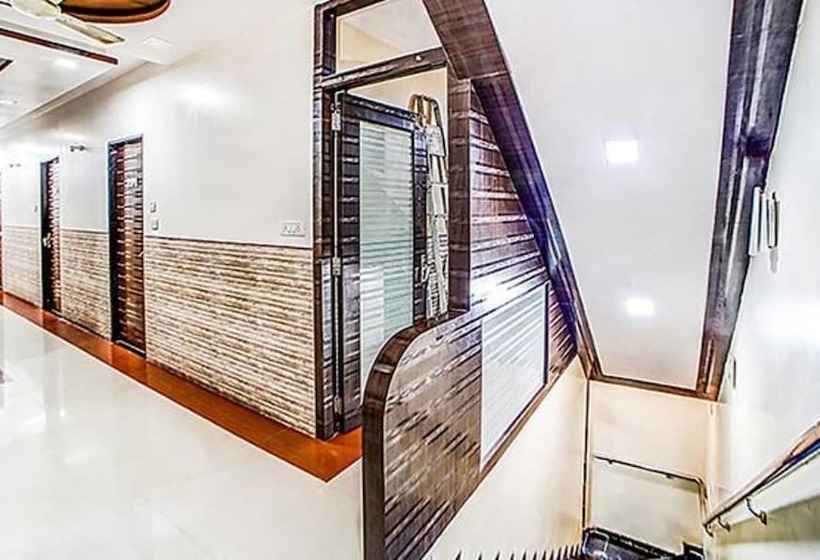 Fabhotel The Adore Palace