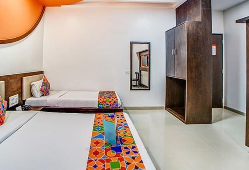 Fabhotel The Adore Palace