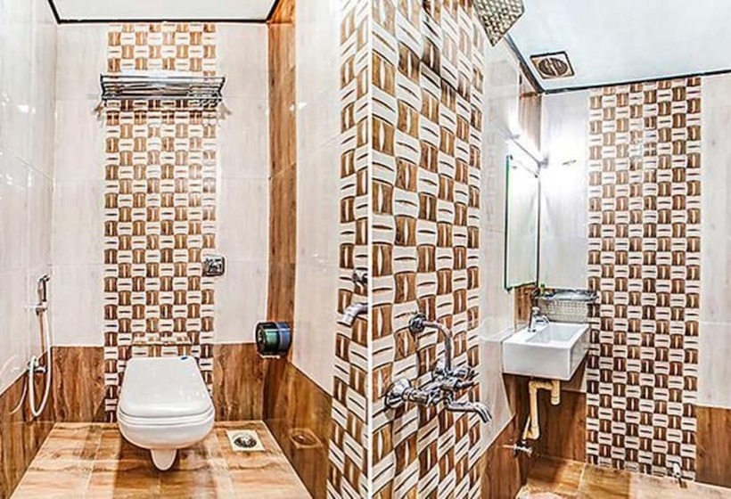 Fabhotel The Adore Palace