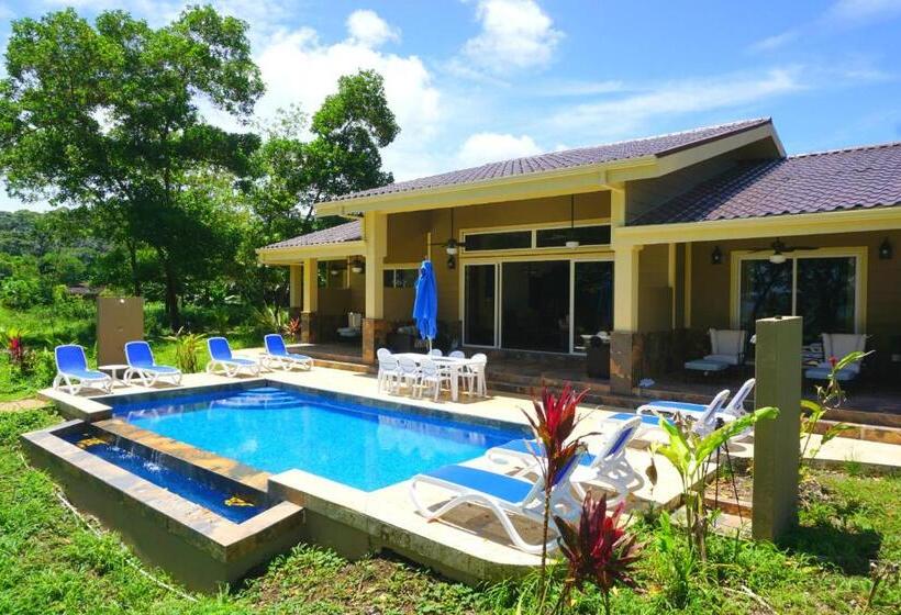 Red Frog Beach Island Resort