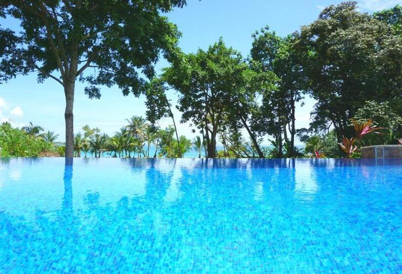 Red Frog Beach Island Resort