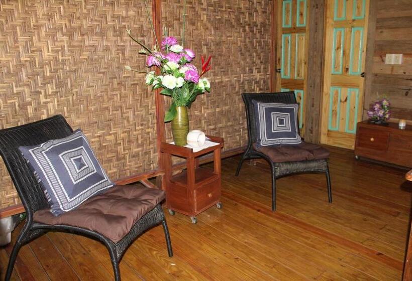 Red Frog Beach Island Resort