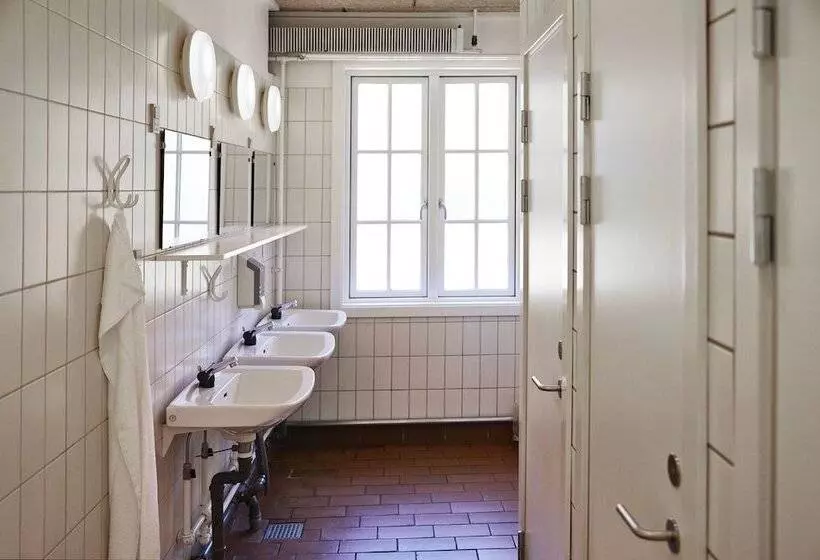 Rønne Vandrerhjem   Hostel