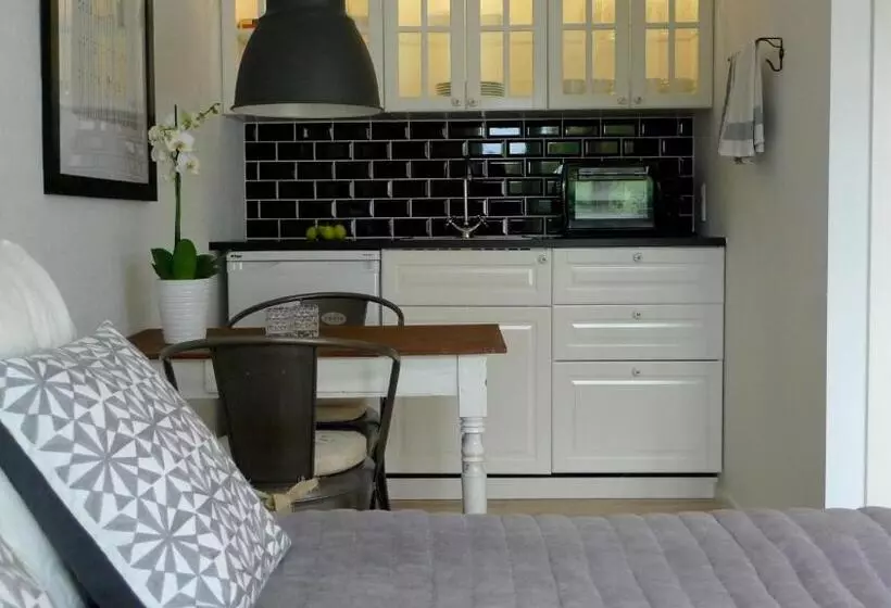 Aamiaismajoitus (B&B) Dragondrum Bed & Kitchen