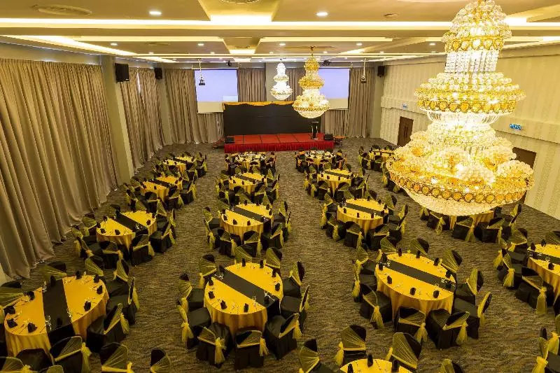 ホテル Grand Sri Lagenda