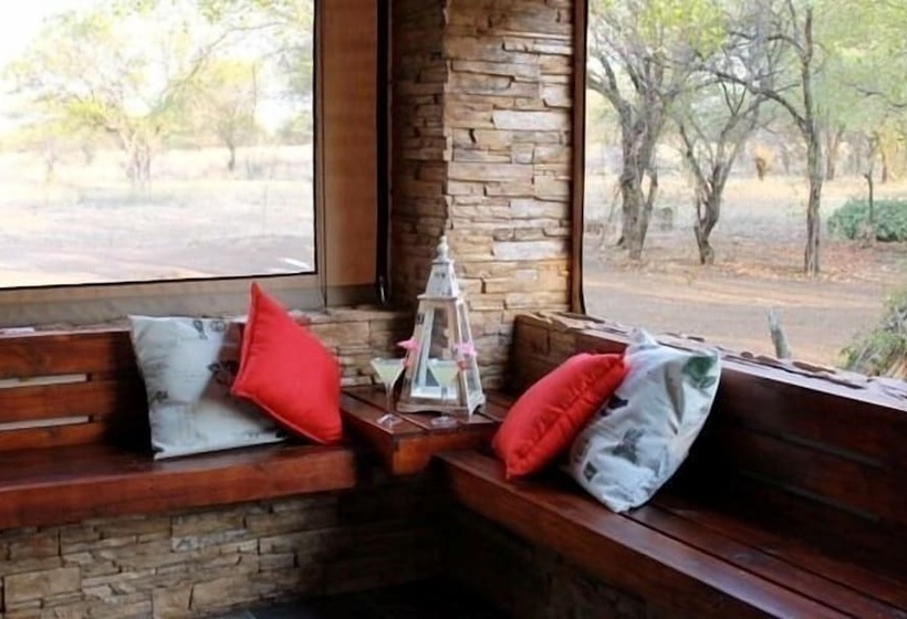 Отель Foreva Wild