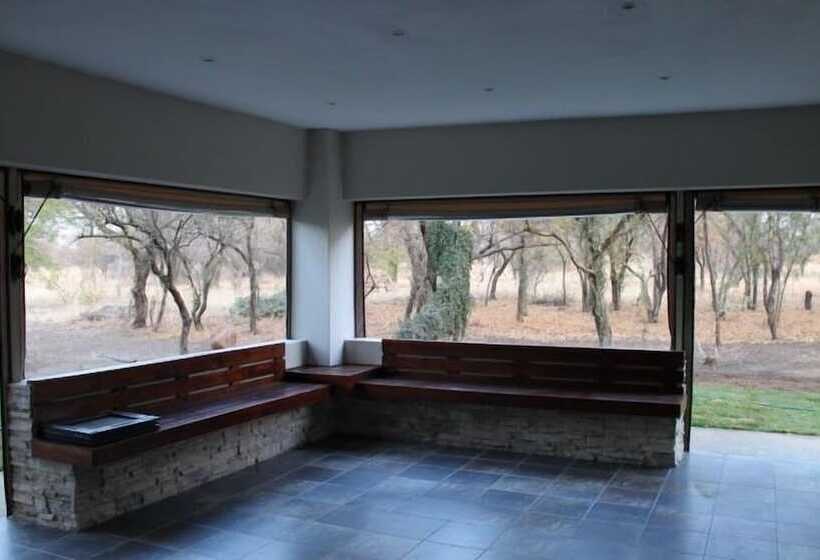 Отель Foreva Wild