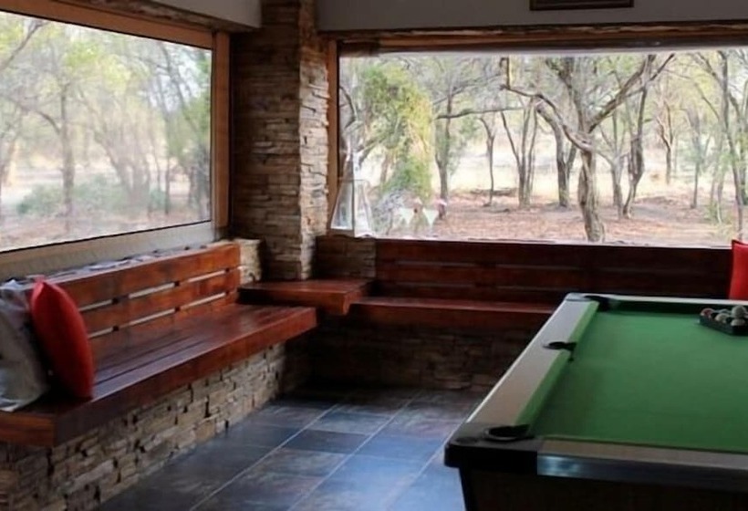 Отель Foreva Wild