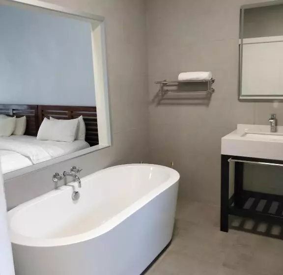 هتل Lake Kariba Inns