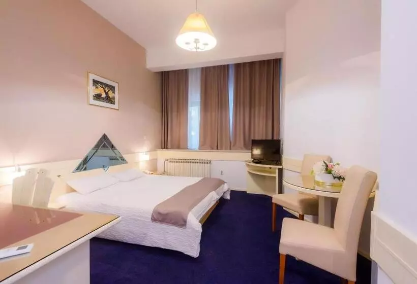 Hotelli Mb