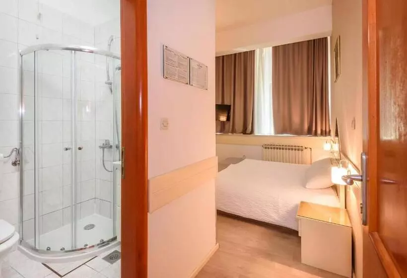 Hotelli Mb