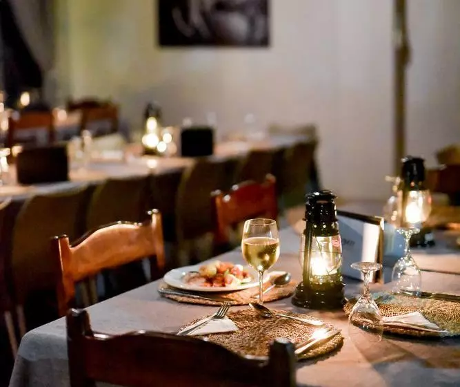 هتل Unyati Safari Lodge