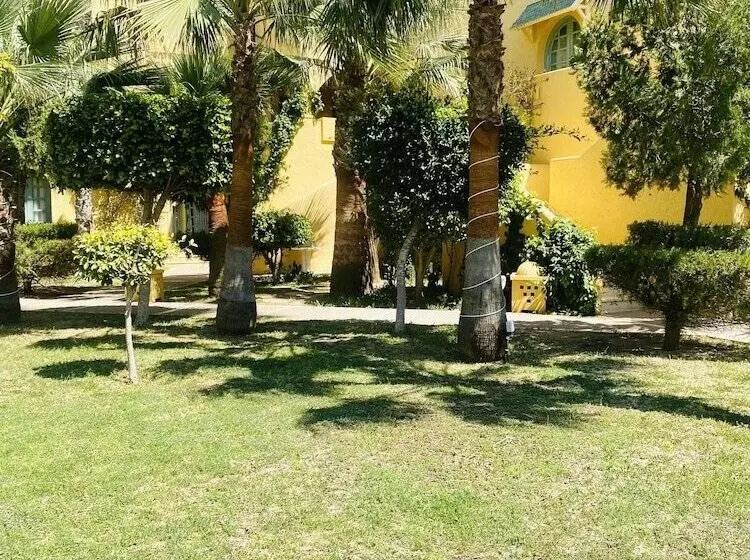 Suites Hôtel Les Charmilles & Spa