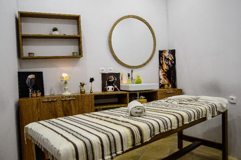 Suites Hôtel Les Charmilles & Spa