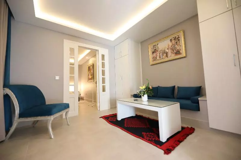 Suites Hôtel Les Charmilles & Spa