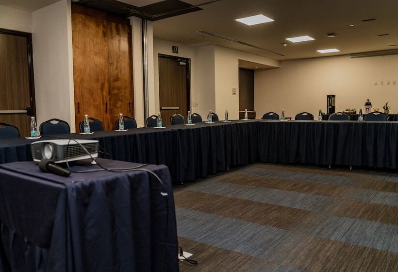 هتل Hampton Inn Celaya Mexico