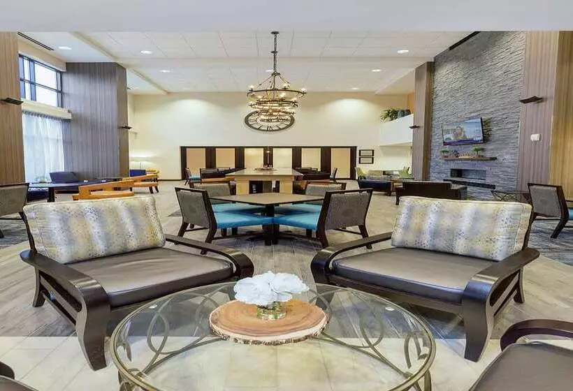 هتل Hampton Inn & Suites Morgantown / University Town Centre