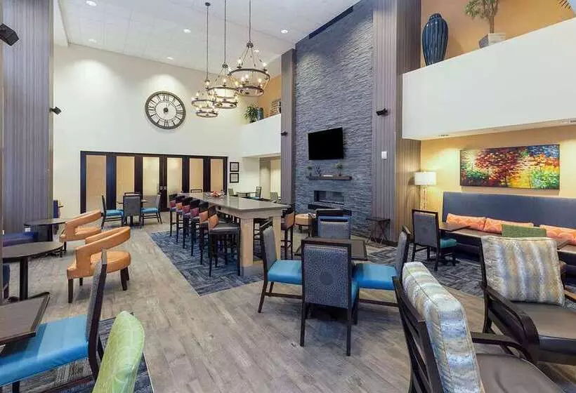 هتل Hampton Inn & Suites Morgantown / University Town Centre