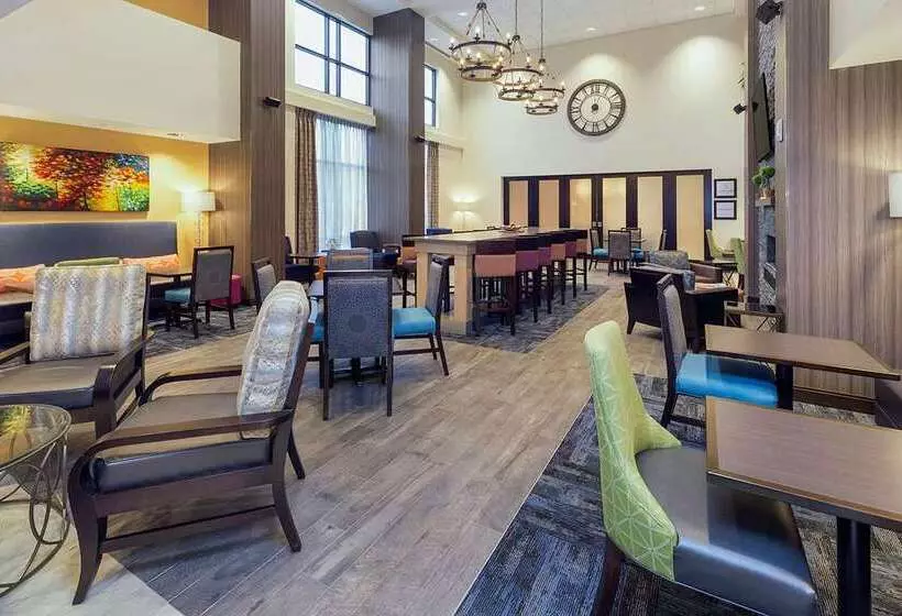 هتل Hampton Inn & Suites Morgantown / University Town Centre