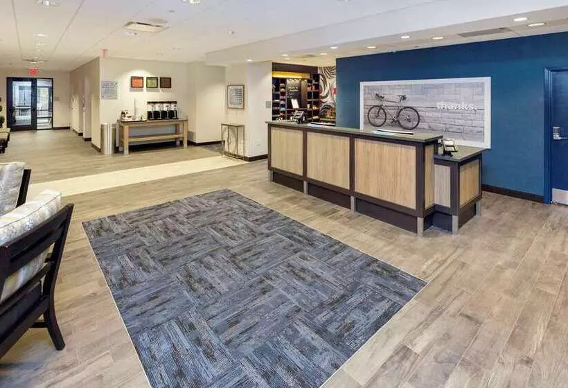 هتل Hampton Inn & Suites Morgantown / University Town Centre